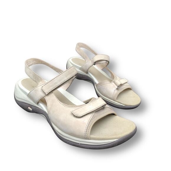 Clarks Women’s Size 8 Springers Beige Strap Comfort Leather Sandals - Picture 1 of 13